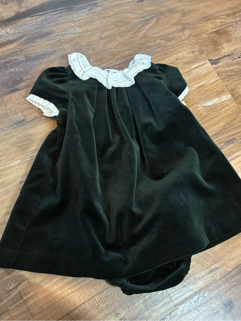 Edgehill Collection Dark Green Baby Girl 3 months Holiday Dress White Lace Trim